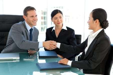 kriteria jasa interpreter bahasa Inggris untuk pertemuan bisnis