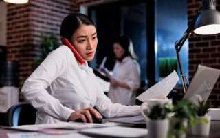 Ciri-Ciri Hustle Culture di Lingkungan Kerja yang Perlu Kamu Waspadai – EF EFEKTA English for Adults