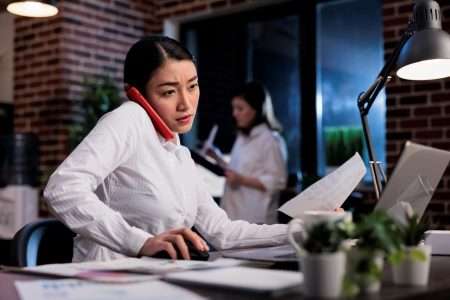 Ciri-Ciri Hustle Culture di Lingkungan Kerja yang Perlu Kamu Waspadai – EF EFEKTA English for Adults